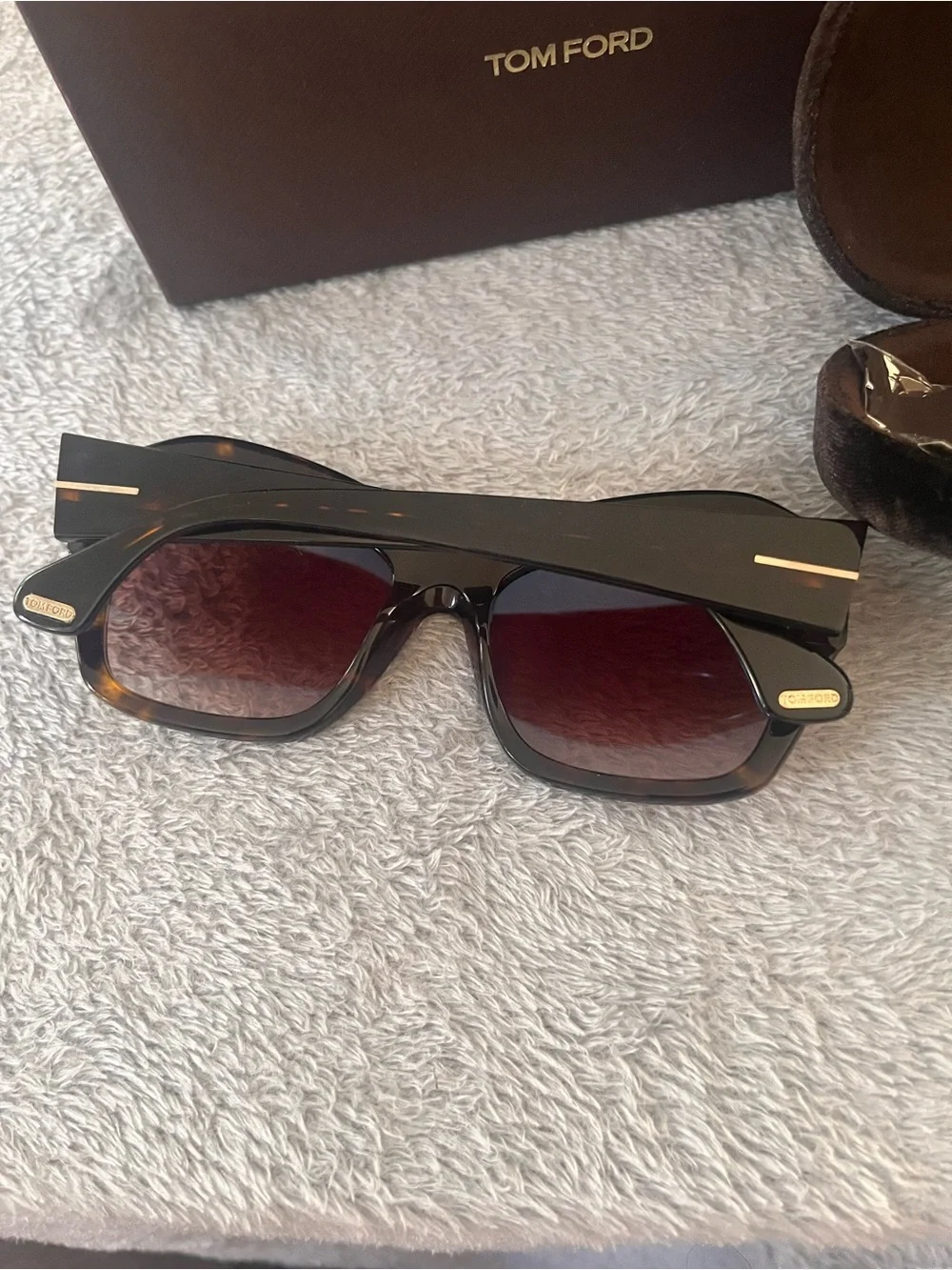 Tom Ford “Emmanuelle”Women Tortoise frame Sunglasses with Gradient Brown Lenses - Picture 2 of 6
